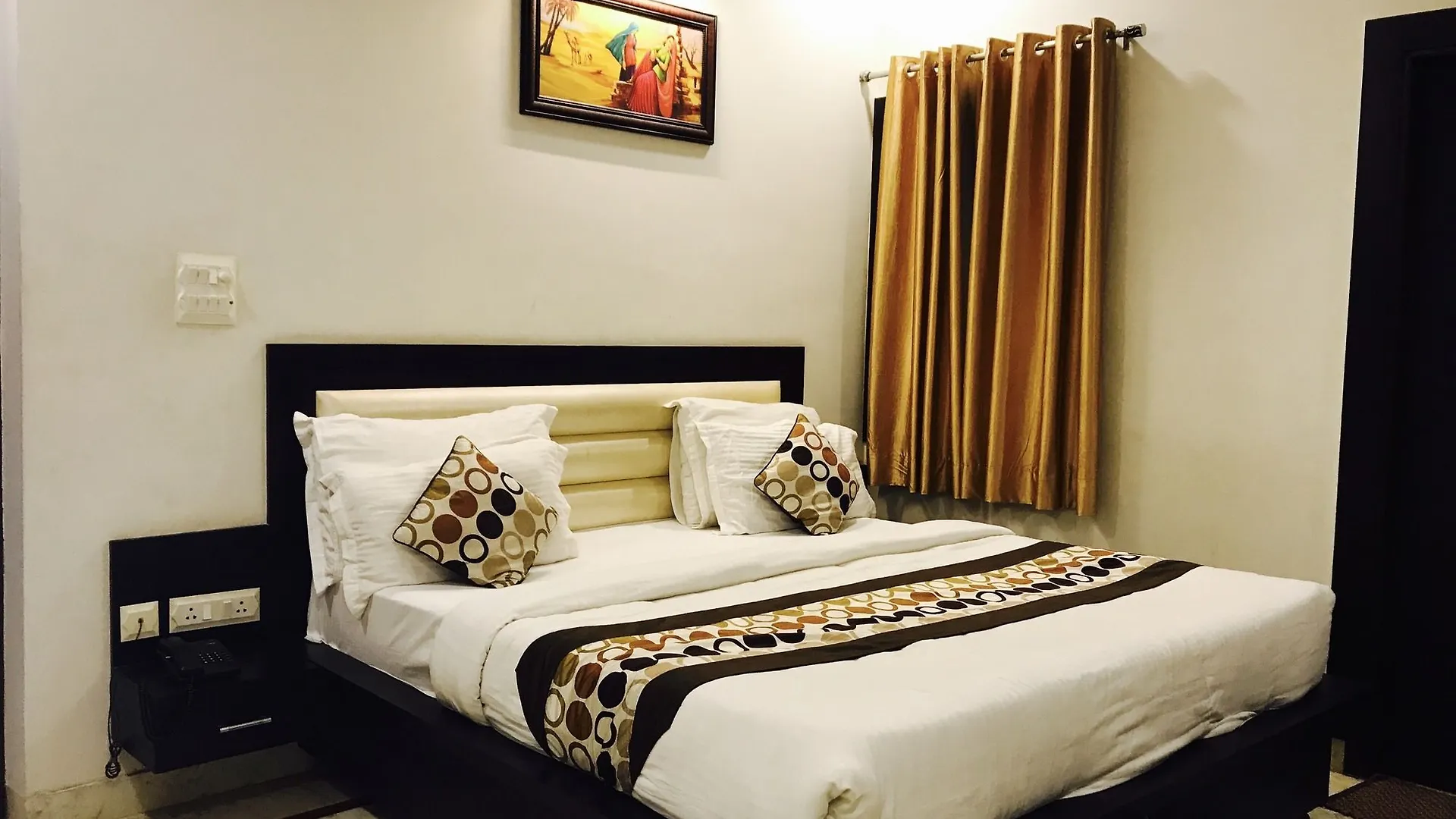 Hotel Aaradhya Residency Agra